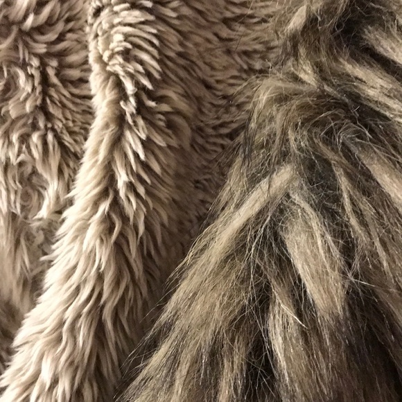 Abercrombie & Fitch Coat - Fur Lined Hood - Size L - Picture 4 of 8